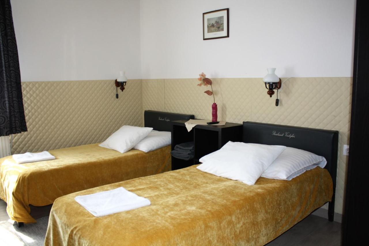 Rembrandt Vendeghaz Otel Kisbér Dış mekan fotoğraf